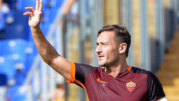 Francesco Totti of AS Roma celebrates after scoring the 1-1 goal, during the Italian serie A soccer match between AS Roma and US Sassuolo at the Olympic stadium in Rome, 20 September 2015.               ANSA / MAURIZIO BRAMBATTI