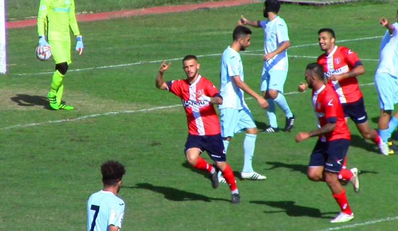 Anzio-Manfredonia l'esultanza di Santarelli (foto Ferri)
