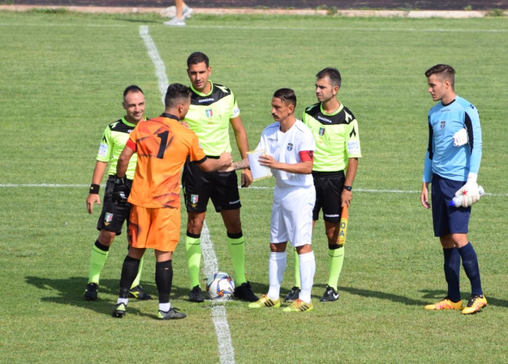 anzio-latina-il-saluto-tra-i-capitani-foto-ferri