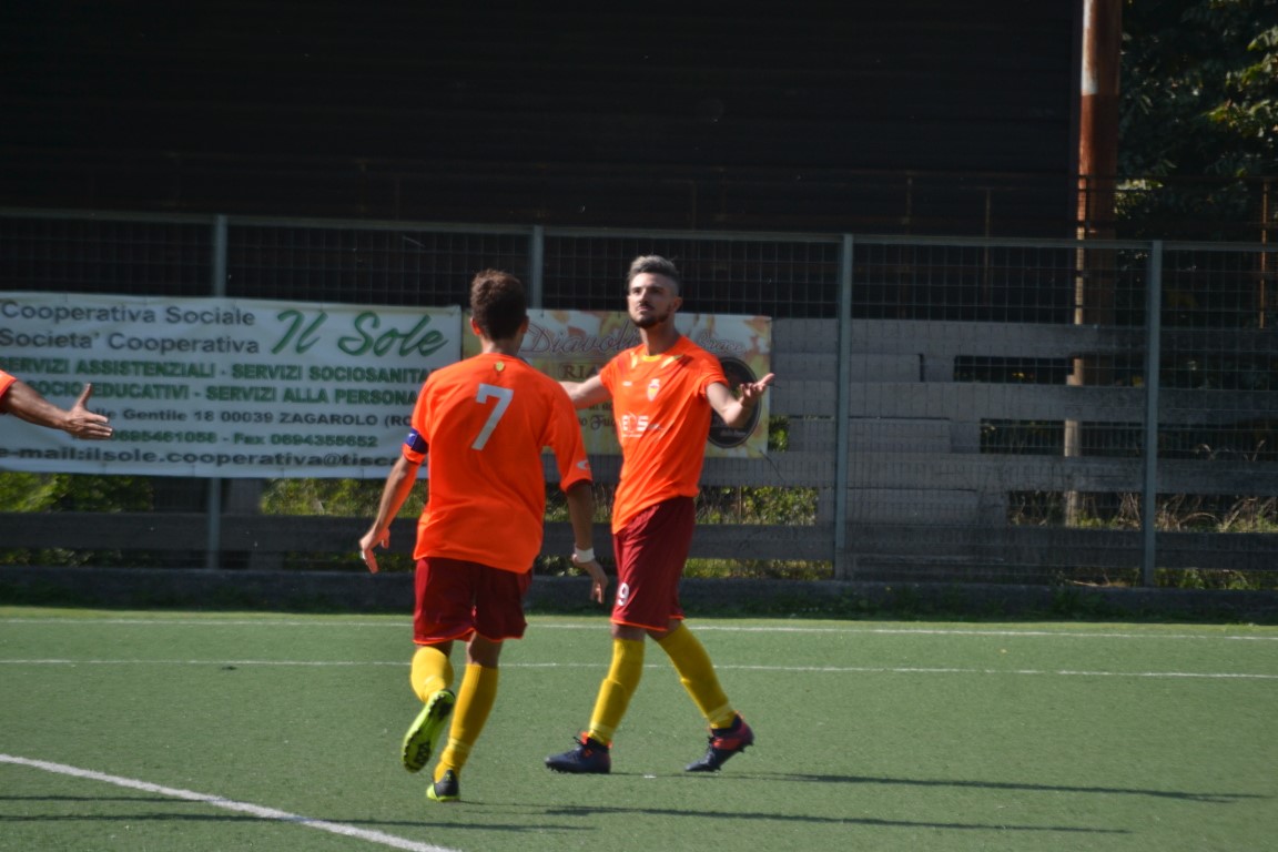 bacchi-esulta-dopo-suo-secondo-gol-valmontone-1
