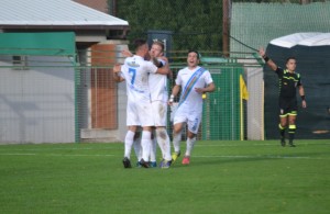 bosi-abbracciato-dopo-il-gol-del-2-0-albalonga