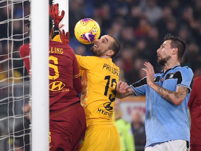 Lazio's Italian defender Francesco Acerbi (2ndR) scores an equalizer despite AS Roma's Spanish goalkeeper Pau Lopez (2ndL) and AS Roma's English defender Chris Smalling (L) during the Italian Serie A football match Roma vs Lazio on January 26, 2020 at the Olympic stadium in Rome. (Photo by Filippo MONTEFORTE / AFP)