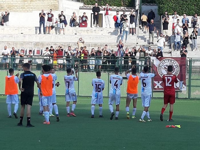 esultanza-trastevere-a-fine-partita-foto-romani_opt