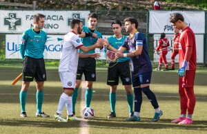 Trastevere-Real Monterotondoio 1-0, il saluto tra i capitani (foto Matteo Ferri)